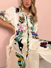 Harperâ„?Modern Sophisticated Feel Satin Unique Print